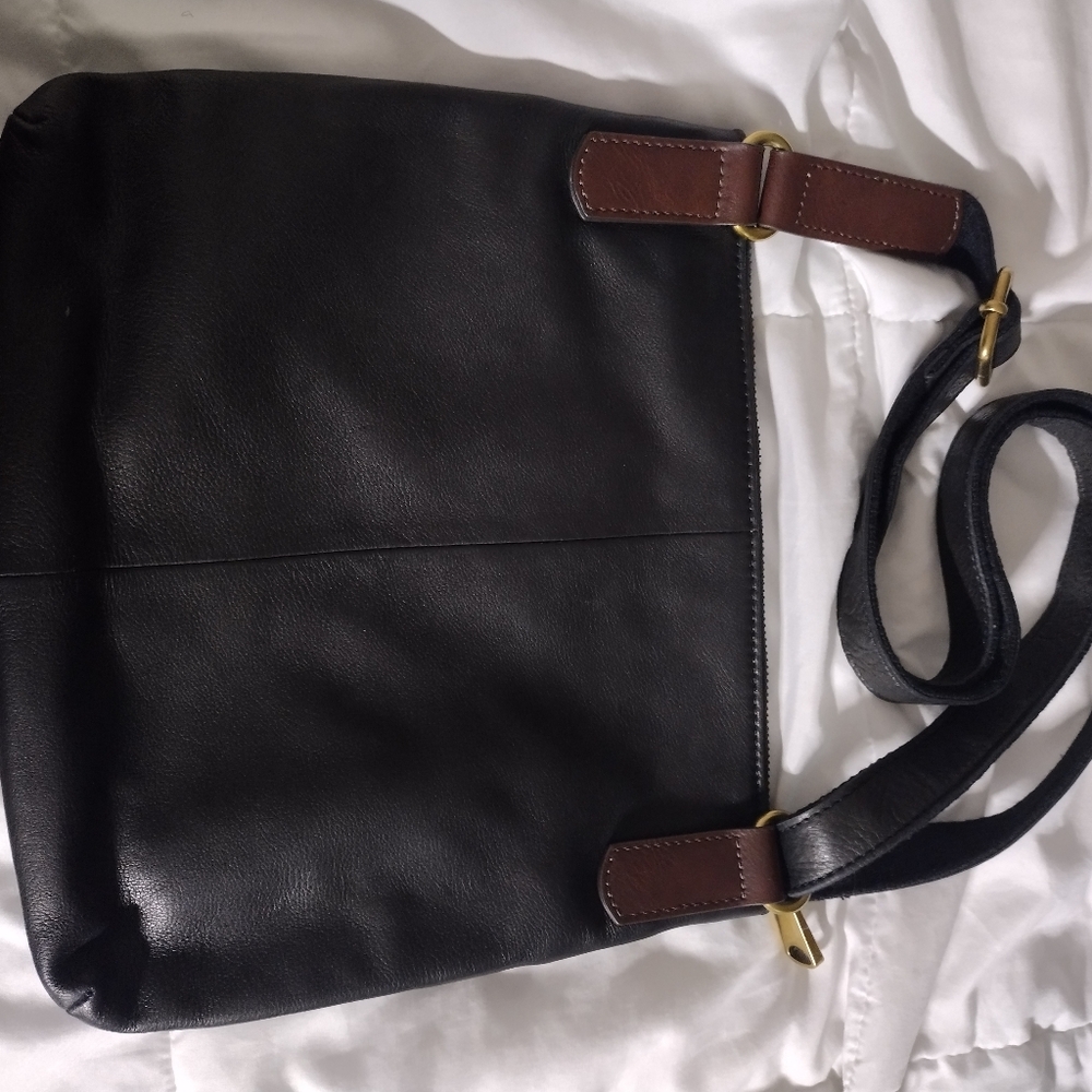 Fossil Black Explorer Crossbody Bag with Gold Hardware - Picture 2 of 6
